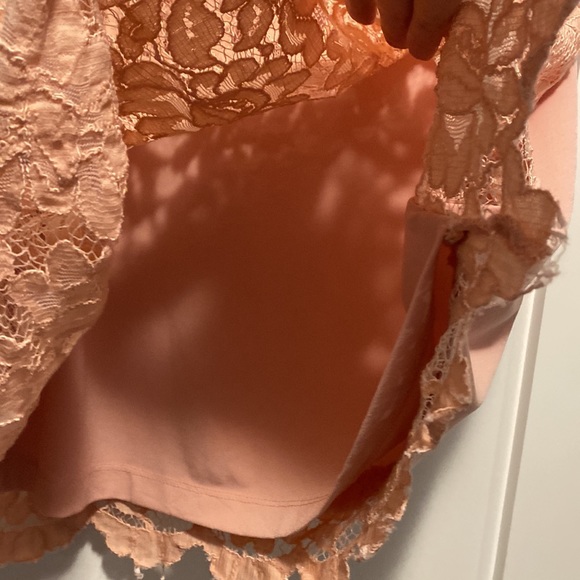 Beautiful Karl Lagerfeld light pink lace front with bow at neck sleeveless top. - Picture 7 of 7